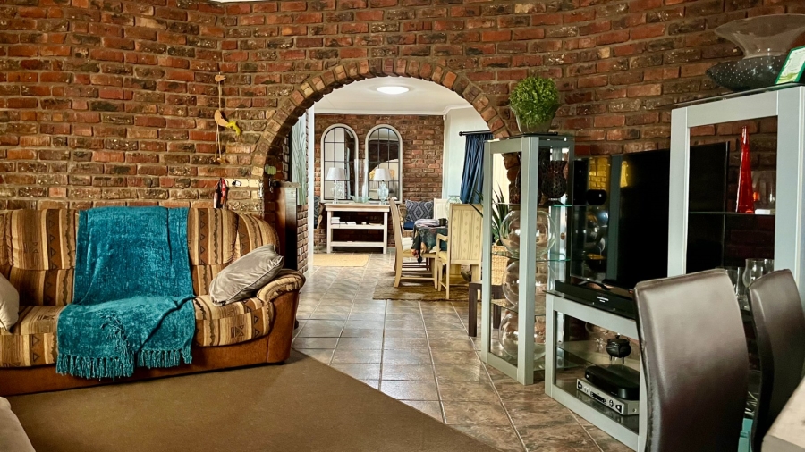 4 Bedroom Property for Sale in Heiderand Western Cape